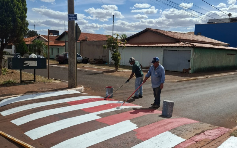 Prefeitura realiza sinalização viária nos bairros São Geraldo e Morada do Sol