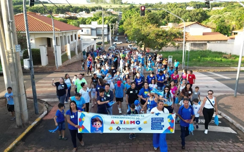 Sacramento se veste de azul na 1ª Caminhada pela Conscientização do Autismo