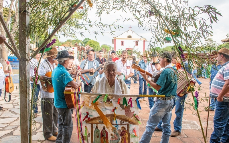 15º Encontro de Folia de Reis no Desemboque celebra fé, cultura e tradição