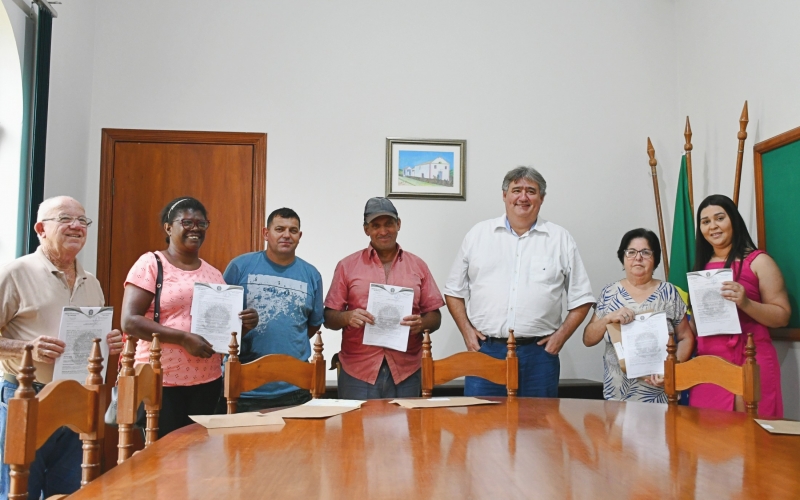Programa Tenho Casa beneficia mais cidadãos do município com entrega de escrituras