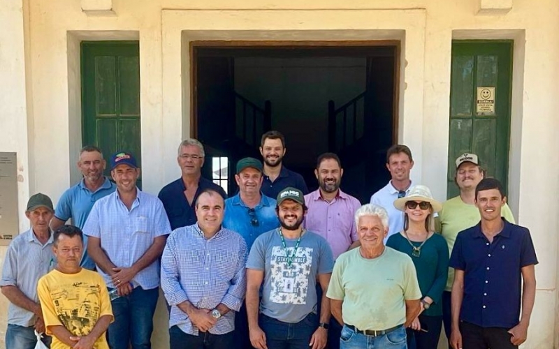 Sacramento busca inovação na agricultura com visita à EPAMIG