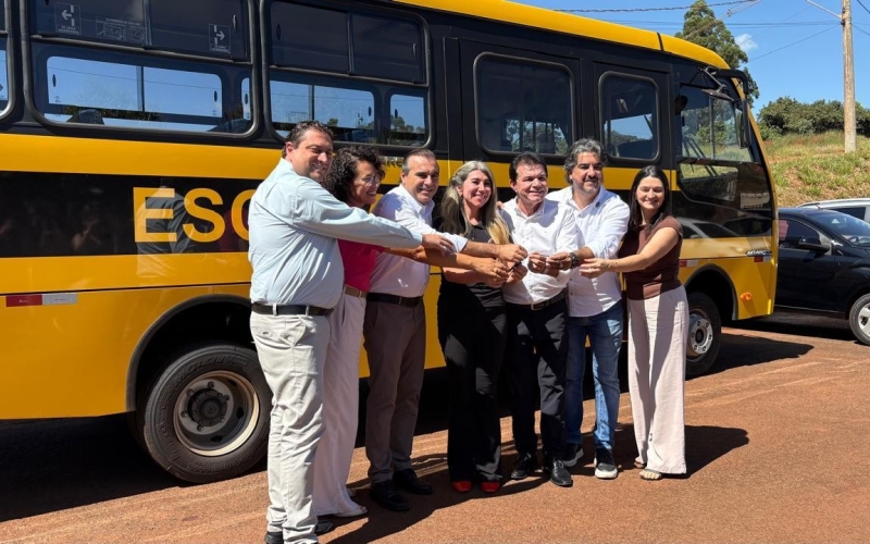 Transporte escolar é reforçado com entrega de ônibus à Escola Carolina Maria de Jesus 